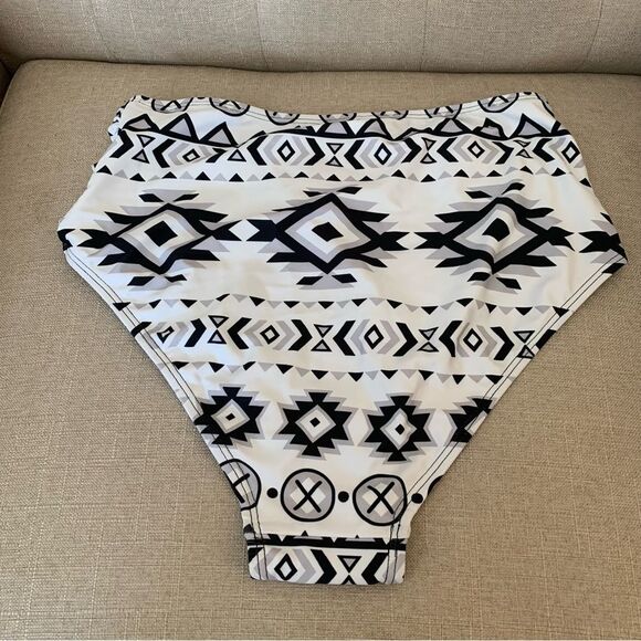 High Waisted Bikini Top and Bottom Size Small Black and White - Picture 3 of 9